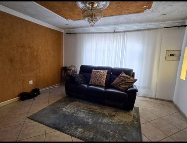 2 BEDROOM FREEHOLD FOR SALE IN EVATON WEST